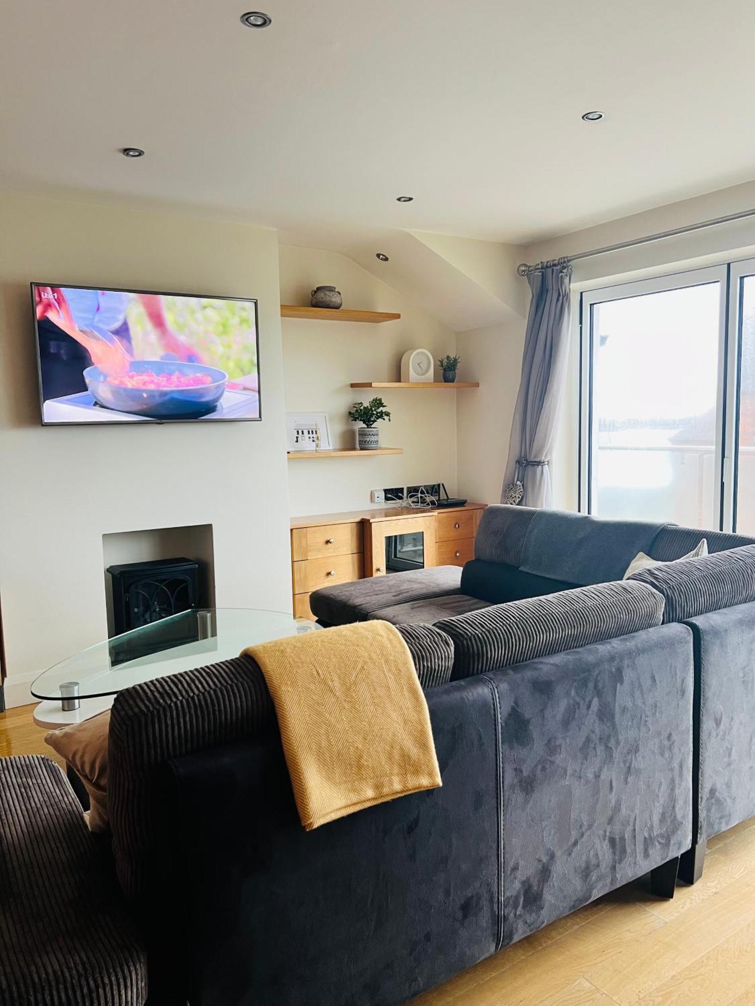 Penthouse Apartment - Town Centre, Sea Views, Secure Parking Portrush Exterior foto