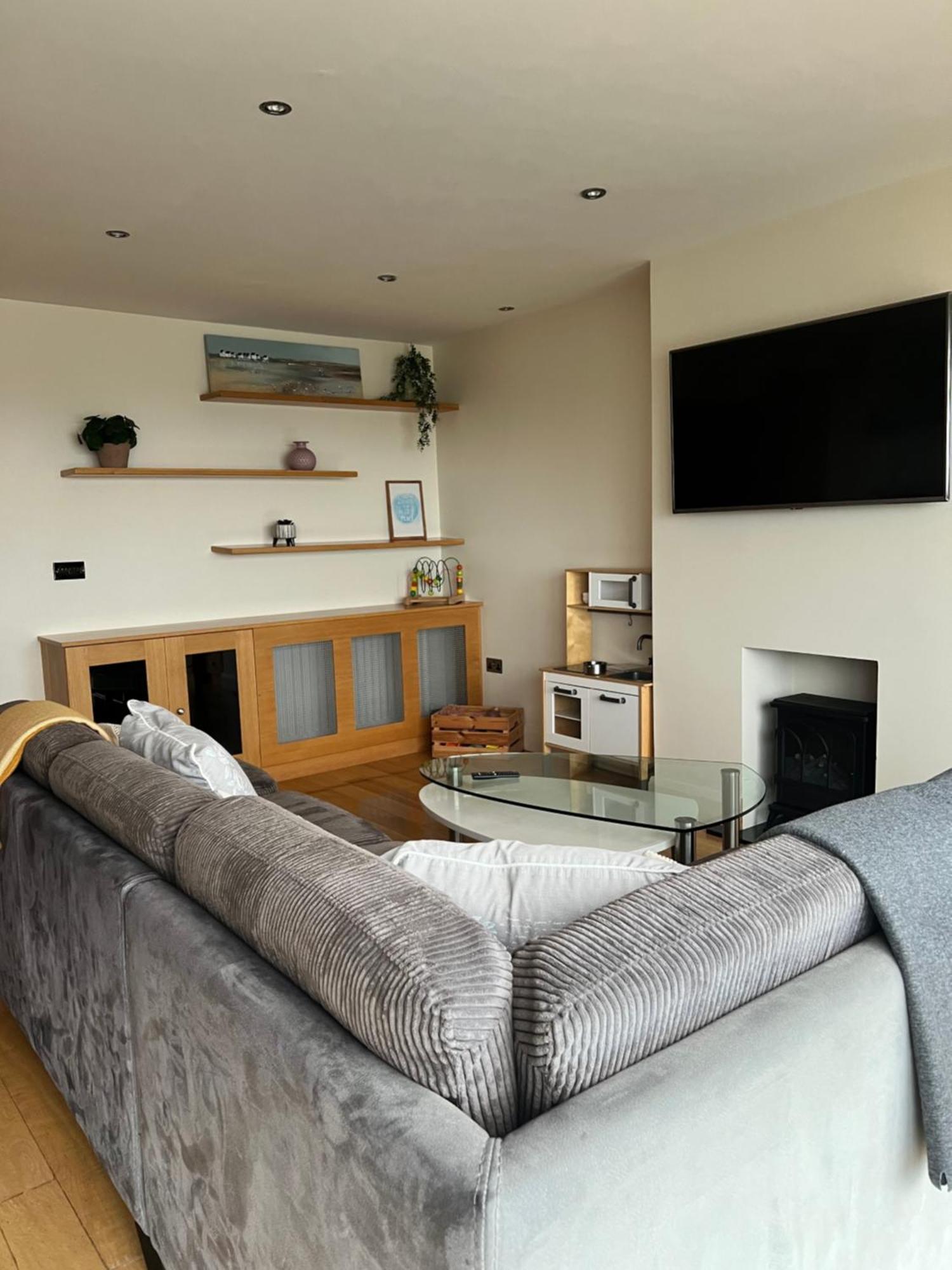 Penthouse Apartment - Town Centre, Sea Views, Secure Parking Portrush Exterior foto