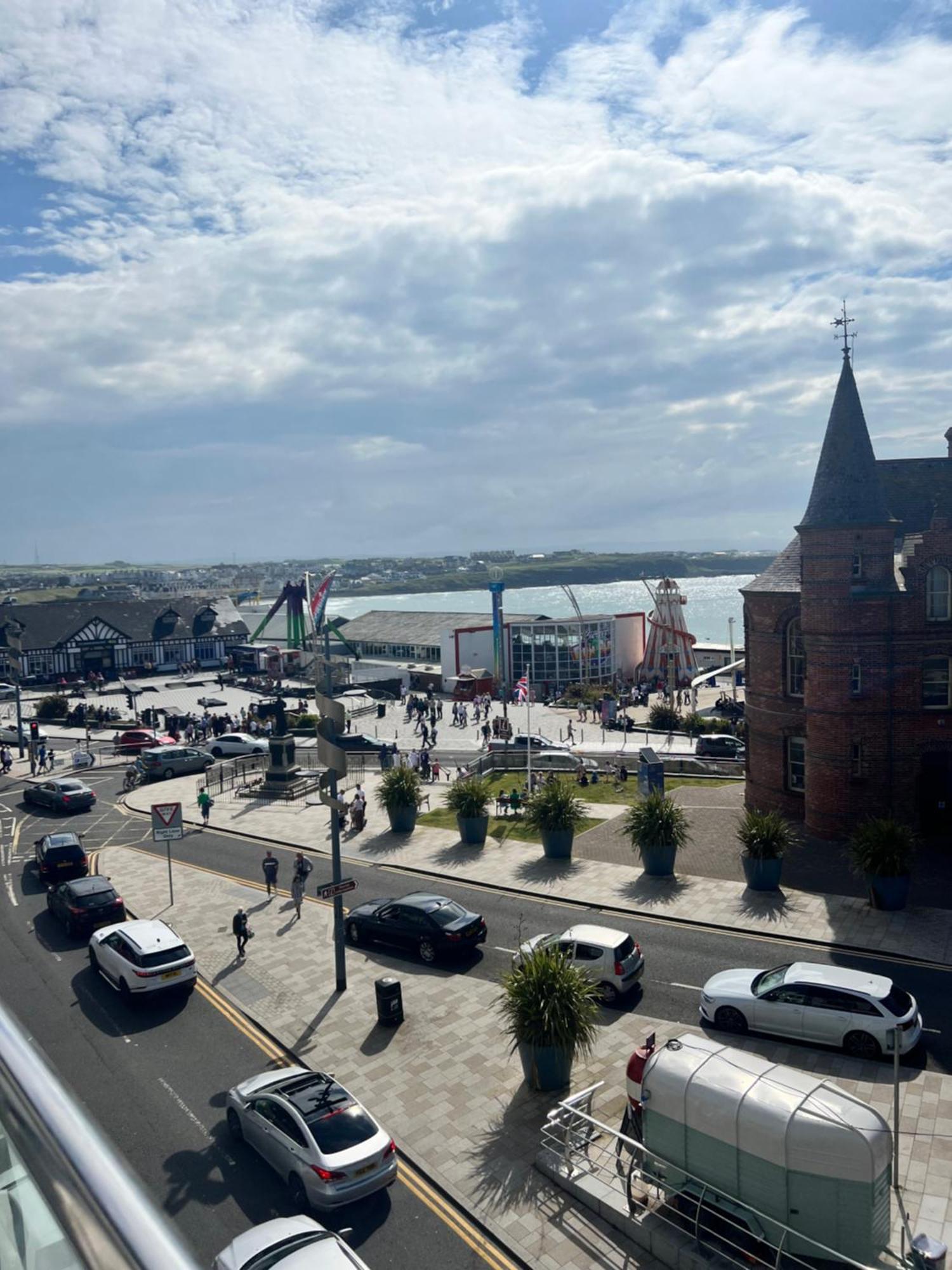 Penthouse Apartment - Town Centre, Sea Views, Secure Parking Portrush Exterior foto