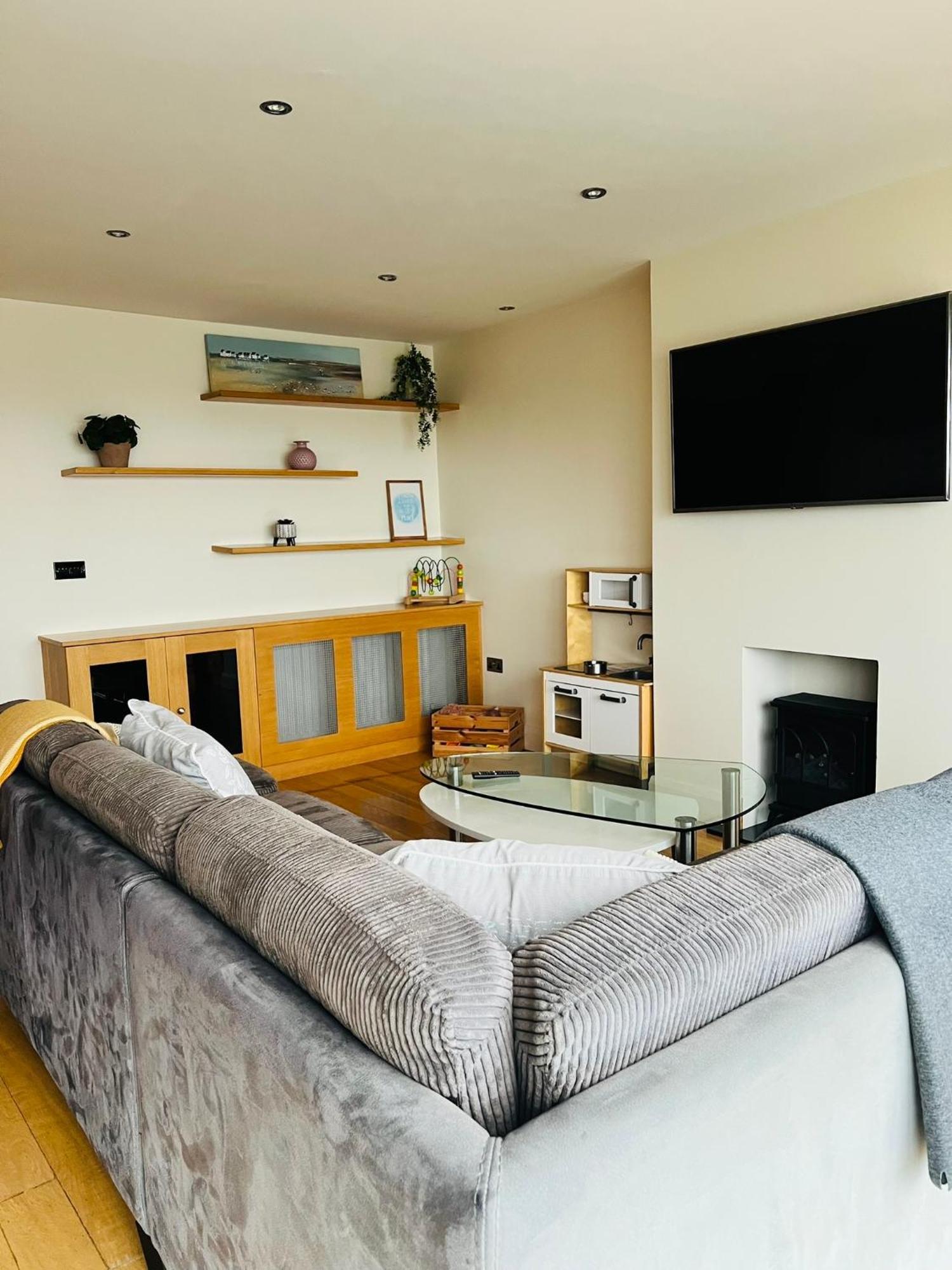 Penthouse Apartment - Town Centre, Sea Views, Secure Parking Portrush Exterior foto